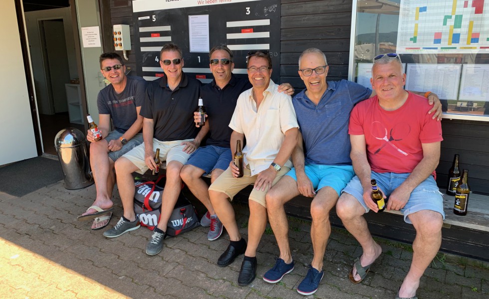 45+ 1 Liga Herren mit wohlverdientem Bier